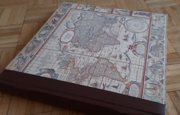 Album na zdjęcia w oryginalnym pudełku z mapą