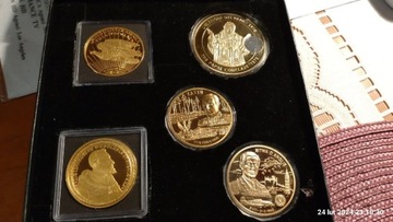 Medale platerowane 24 karatowym złotem .