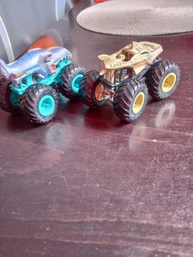 Hot Wheels Monster Trucks leopard shark i mega wrex