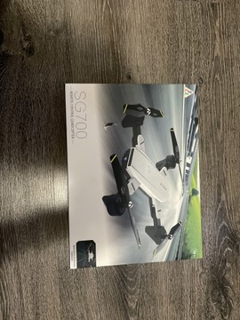 Dron SG700