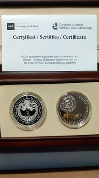 dwie srebrne ciekawe monety kolekcjonerskie