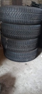 Pirelli 215 65 17 Opony zimowe Scorpion