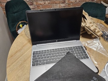 LaptopyLaptop HP 255 G9 15.6" IPS R5-5625U plus drukarka