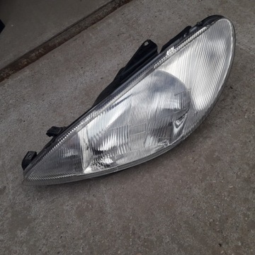 Peugeot 206 98_03r lampa lewa przód