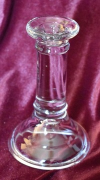 Szklany świecznik wys. 15,5 cm