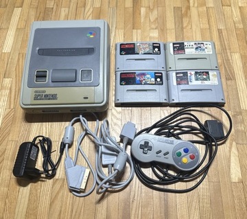 Konsola Nintendo SNES - 4 gry, pad, zasilacz, AV