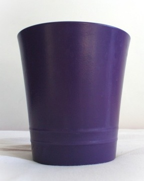 fioletowa ceramiczna osłonka na doniczkę