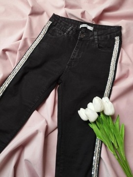 Czarne jeansy. Spodnie rurki z lampasami XS / S