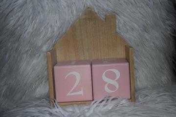 Drewniany kalendarz dekoracyjny klocki domek róż