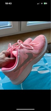 Buty sportowe Nike Revolution 4 różowe roz.37,5