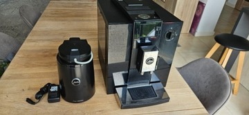 Ekspres do kawy JURA model F9, idealny do domu i restauracji. Stan bdb