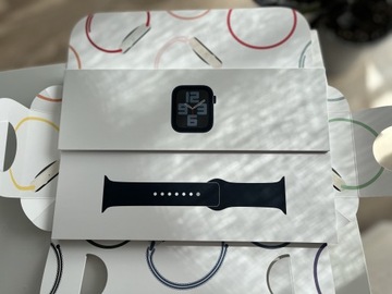 Apple Watch SE GPS z kopertą 44 mm i paskiem (M/L) czarny - nowe nieotwarte