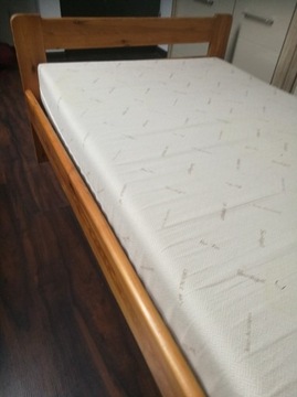 Łóżko sosnowe z materacem 200x90