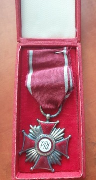 Medal PRL  z pudelkoem