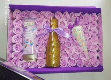 Box prezent brokatowy szampan mydlane róże 