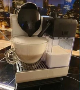 Ekspres do kawy DeLonghi Nespresso EN520.PW