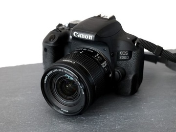Canon 800D + obiektyw 18-55mm + 2 baterie
