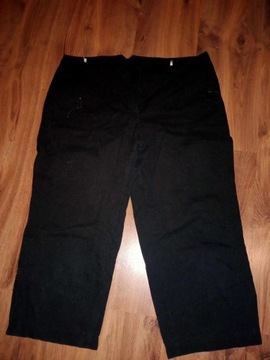 Czarne spodnie 3/4 L z guzikami