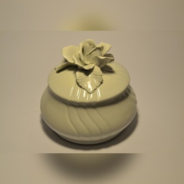 Bomboniera porcelanowa Włoska wys.13,5cm