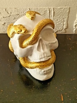 Czaszka ozdobna ze złotymi wężami handmade 