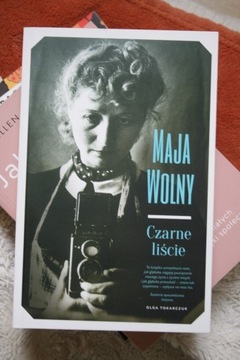 Czarne liście Maja Wolny