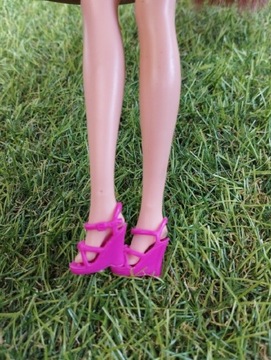 Buty sandały na koturnie dla lalek Barbie i Bratz 