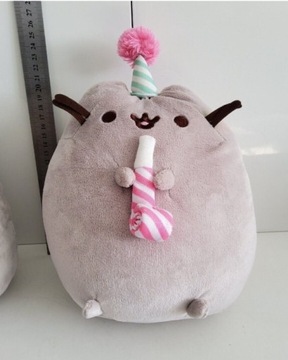 Pusheen urodzinowy w czapeczce z trąbka orginalny 