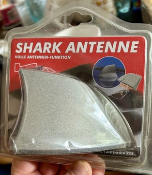 Antena samochodowa w kształcie płetwy rekina.
