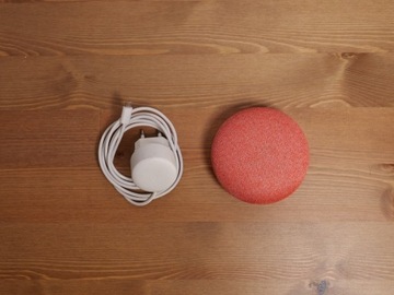 Inteligentny głośnik Google Nest Mini 1 gen Corall