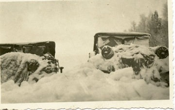 FRONT WSCHODNI-Zima zasypane auta  obóz ok 1941