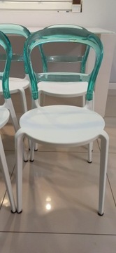 Sprzedam białe krzesła