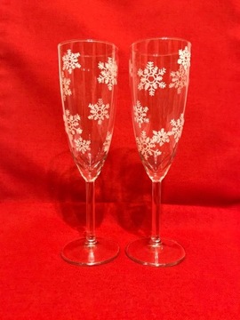 Świąteczne ręcznie malowane kieliszki na szampana