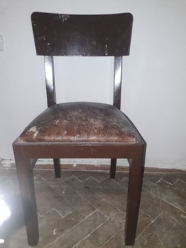Krzesło drewniane z ubiegłego wieku skóra