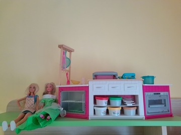 Oryginalna kuchnia Barbie i 2 lalki Barbi