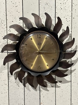 Zegar ścienny w kształcie słońca firmy NICO
