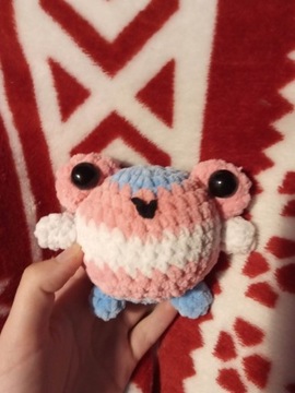 Żabka szydełko amigurumi maskotka flaga LGBT trans