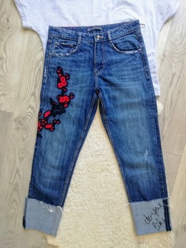 Jeansy z haftem i napisem na nogawce Zara Trafaluc denimwear 