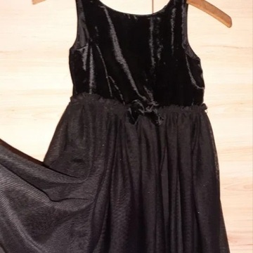r. 122 H&M Czarna tiulowa sukienka