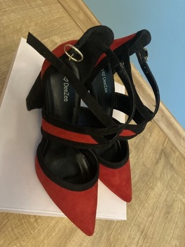 Czerwono czarne buty na klocku
