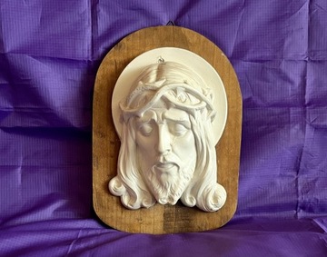 płaskorzeźba Z masy gipsowej Chrystusa na drewnie