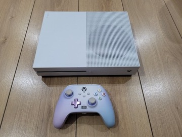 Xbox One S, 500 GB + pad