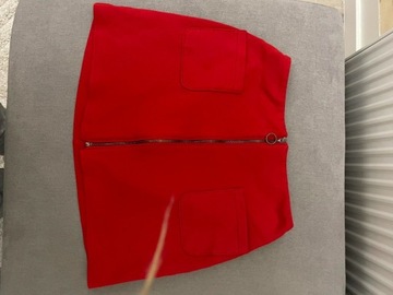 Czerwona krótka spódnica