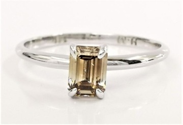 Zaręczynowy pierścionek z dużym diamentem 0,50 ct