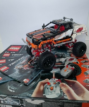 Klocki LEGO Technic 9398 - Wóz z napędem 4x4