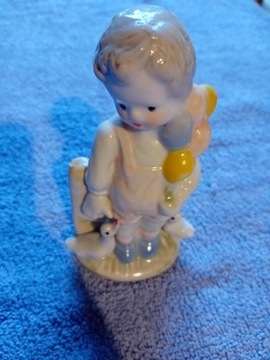 Porcelanowa figurka- chłopiec z balonami i kaczki.