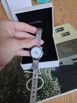 Srebrny zegarek na rękę damski na pasku bransoleta