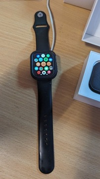 Apple watch 5 series   44 mm + spigen ochraniacz