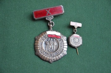 Medal 10 lecie PRL, miniatura z sygnaturą