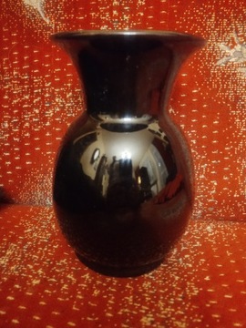 Czarny ceramiczny wazon