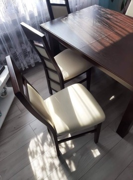 Stół z 6 krzesłami 
